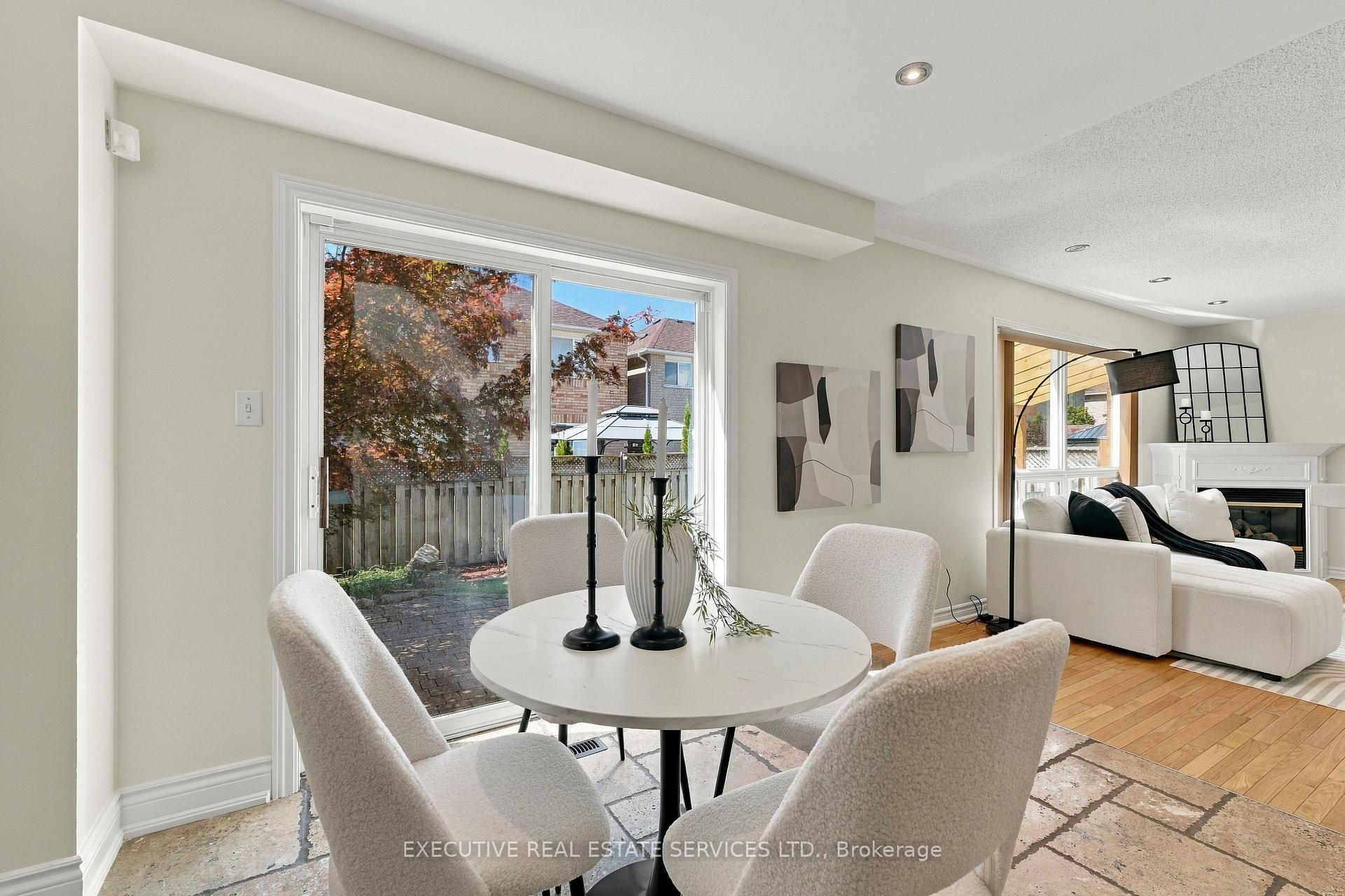 Photo 5 of 184 Queen Mary Drive, Brampton, Fletcher's Meadow — HOMEH