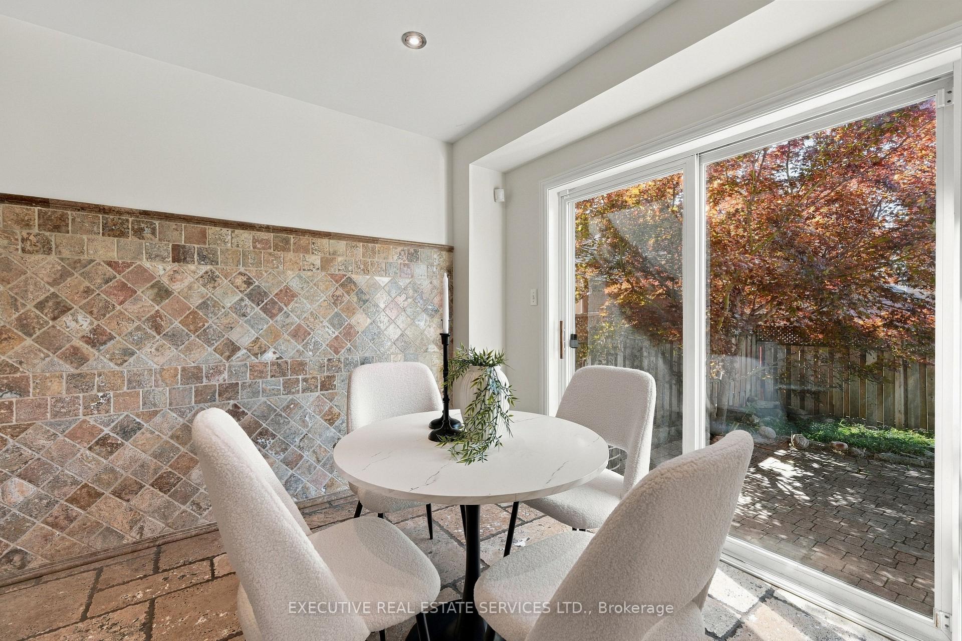 Photo 6 of 184 Queen Mary Drive, Brampton, Fletcher's Meadow — HOMEH