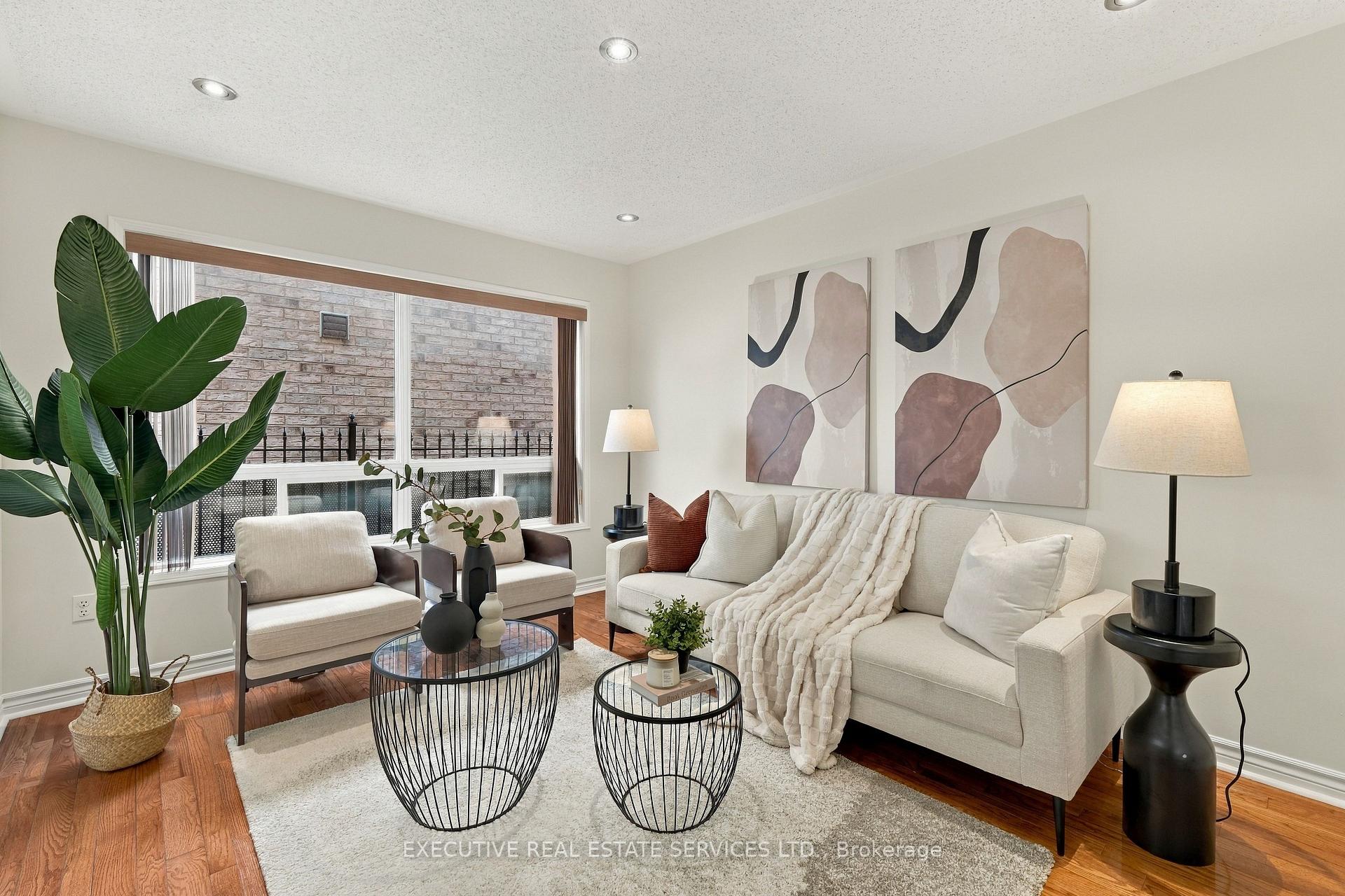 Photo 13 of 184 Queen Mary Drive, Brampton, Fletcher's Meadow — HOMEH