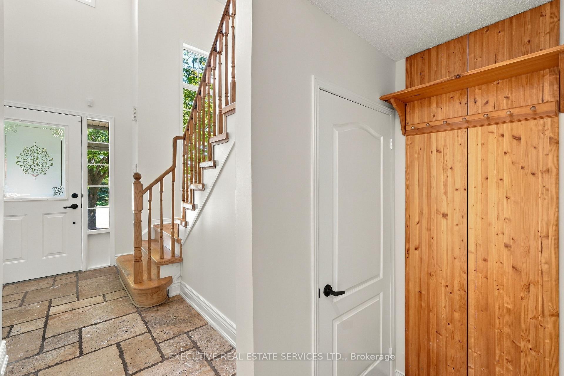 Photo 15 of 184 Queen Mary Drive, Brampton, Fletcher's Meadow — HOMEH