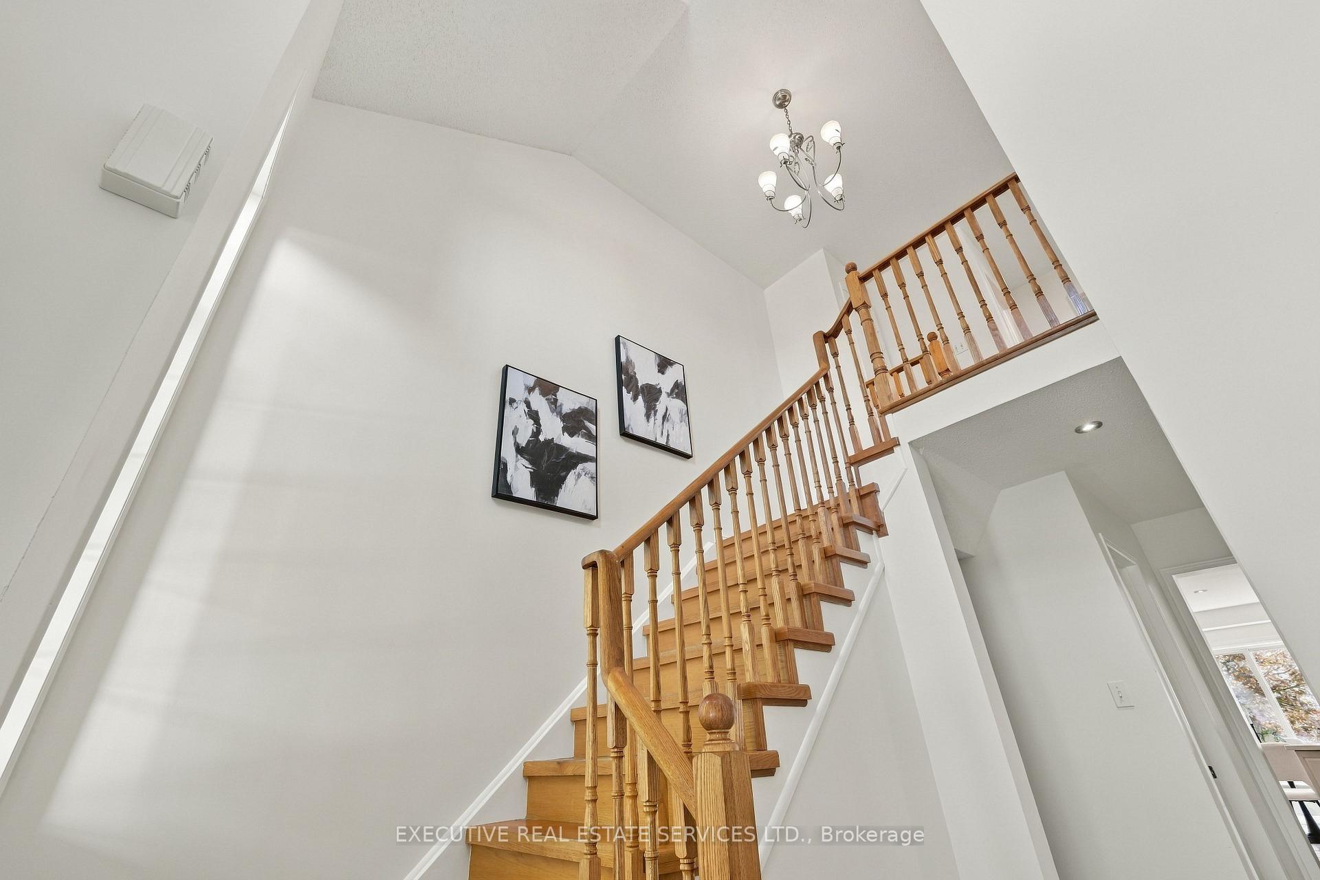 Photo 17 of 184 Queen Mary Drive, Brampton, Fletcher's Meadow — HOMEH