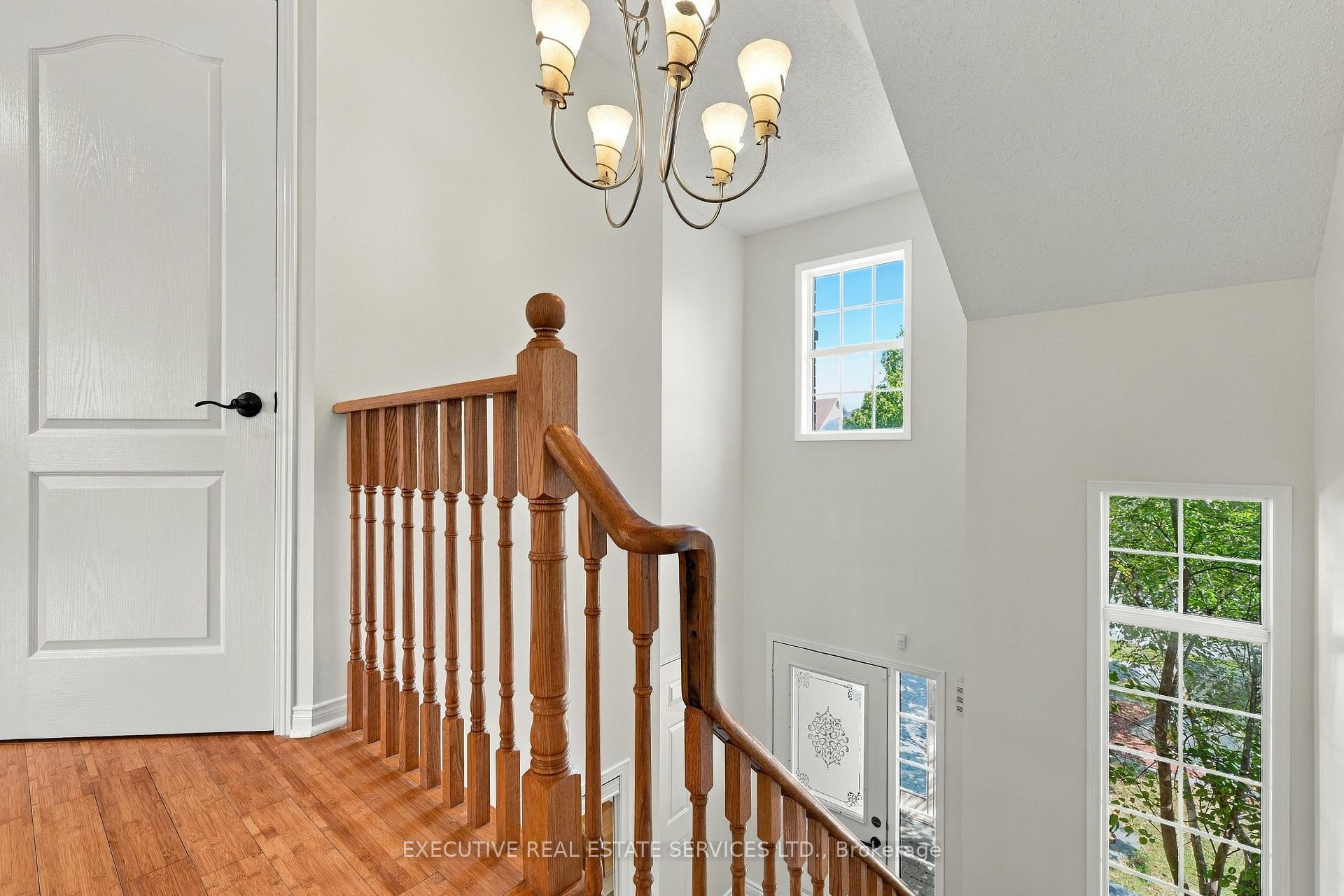 Photo 18 of 184 Queen Mary Drive, Brampton, Fletcher's Meadow — HOMEH