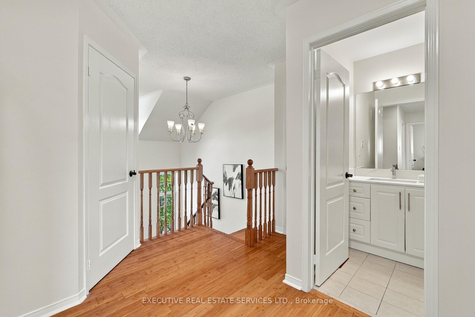 Photo 19 of 184 Queen Mary Drive, Brampton, Fletcher's Meadow — HOMEH