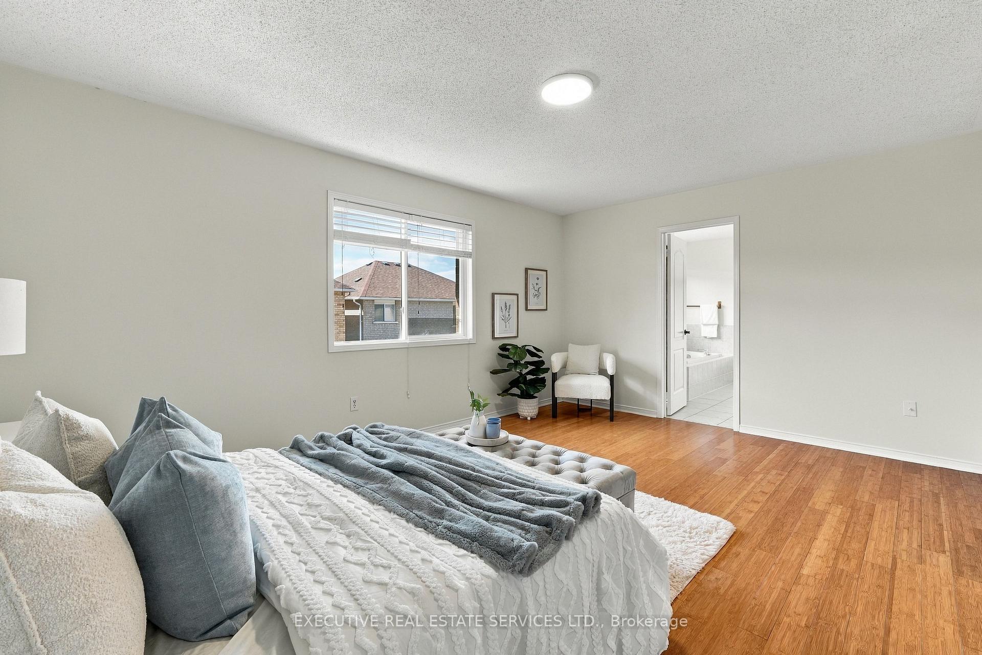 Photo 22 of 184 Queen Mary Drive, Brampton, Fletcher's Meadow — HOMEH