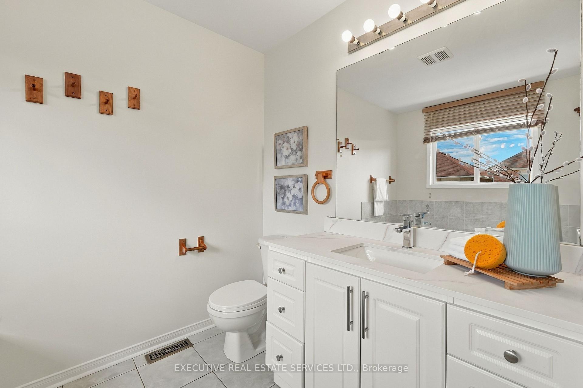 Photo 25 of 184 Queen Mary Drive, Brampton, Fletcher's Meadow — HOMEH