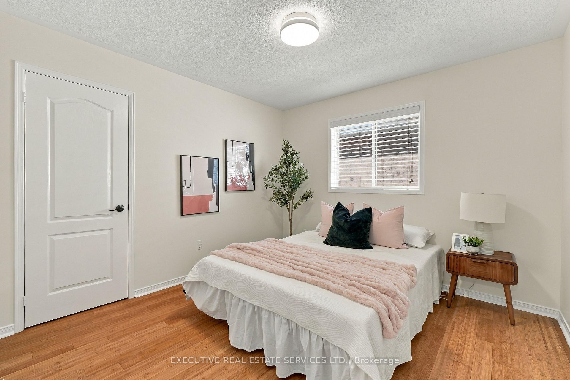 Photo 27 of 184 Queen Mary Drive, Brampton, Fletcher's Meadow — HOMEH