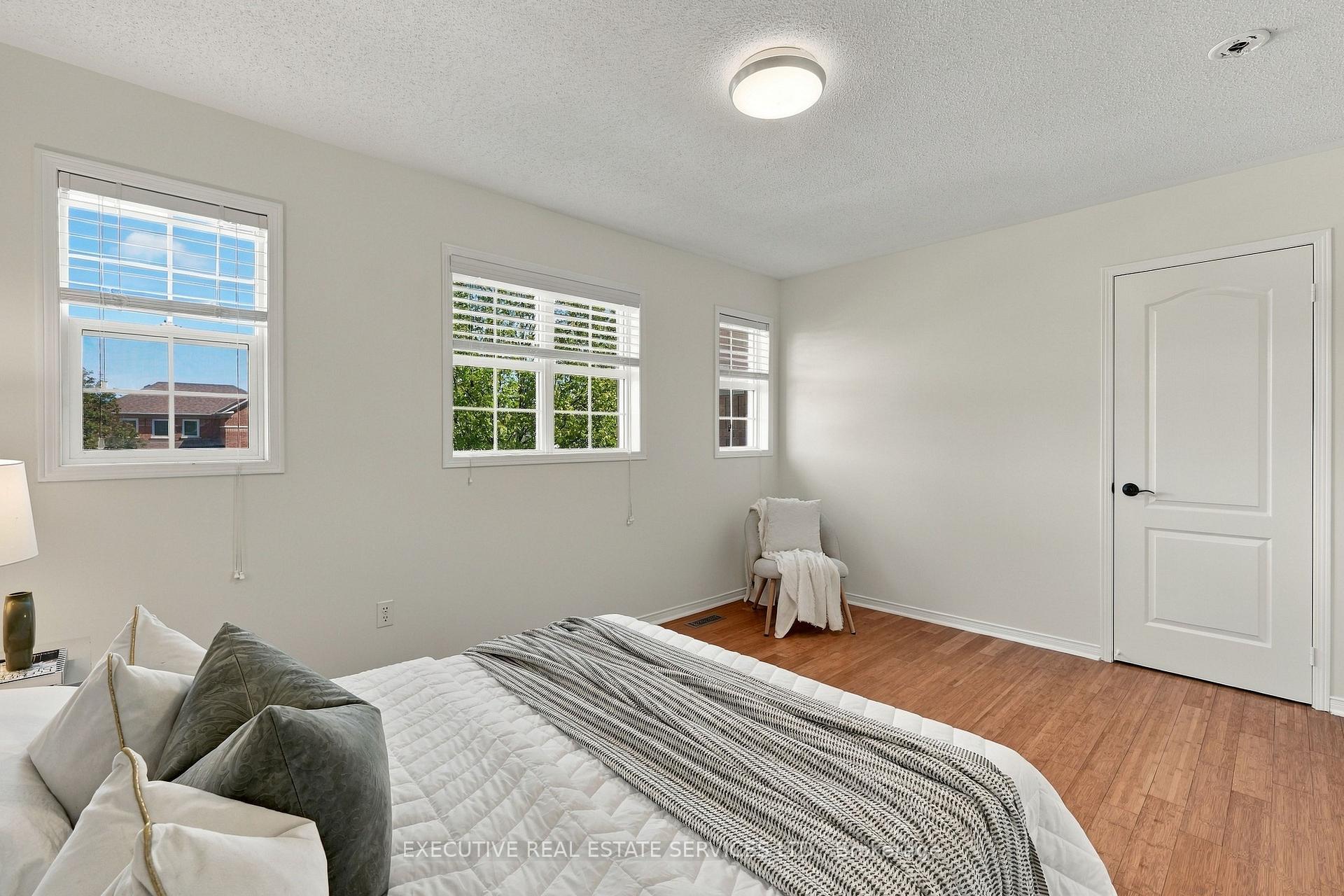 Photo 30 of 184 Queen Mary Drive, Brampton, Fletcher's Meadow — HOMEH
