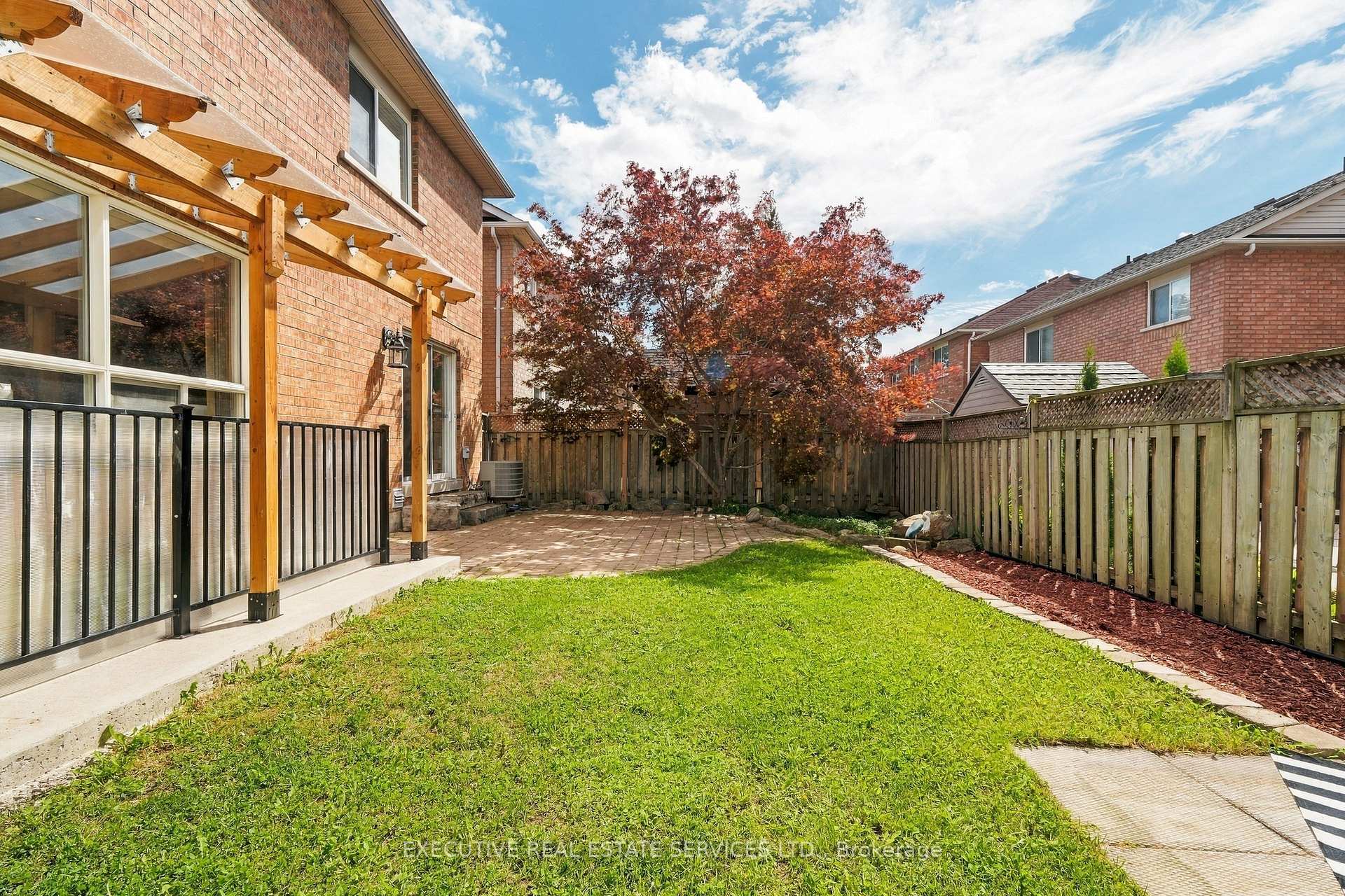 Photo 33 of 184 Queen Mary Drive, Brampton, Fletcher's Meadow — HOMEH