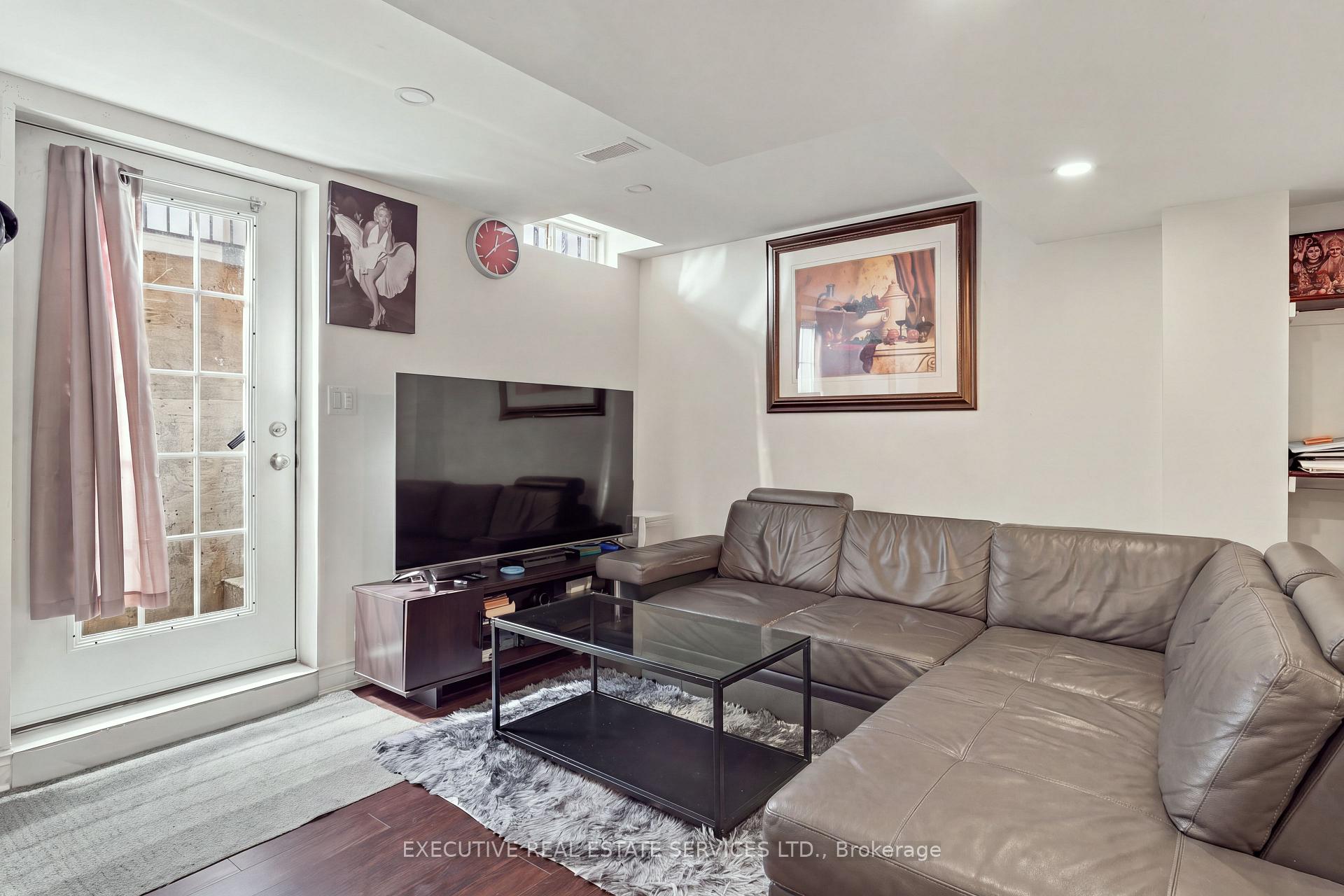 Photo 37 of 184 Queen Mary Drive, Brampton, Fletcher's Meadow — HOMEH