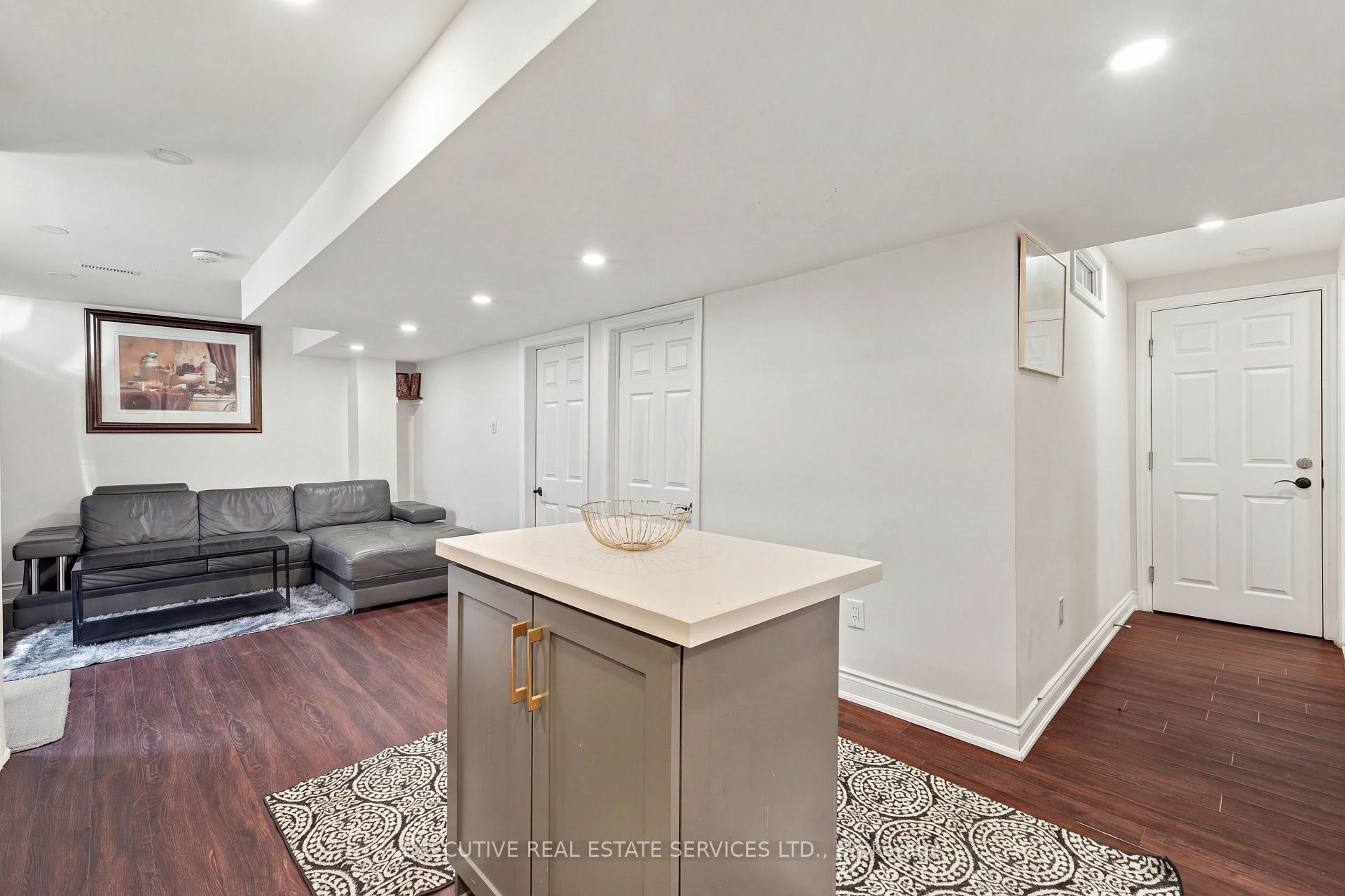 Photo 40 of 184 Queen Mary Drive, Brampton, Fletcher's Meadow — HOMEH