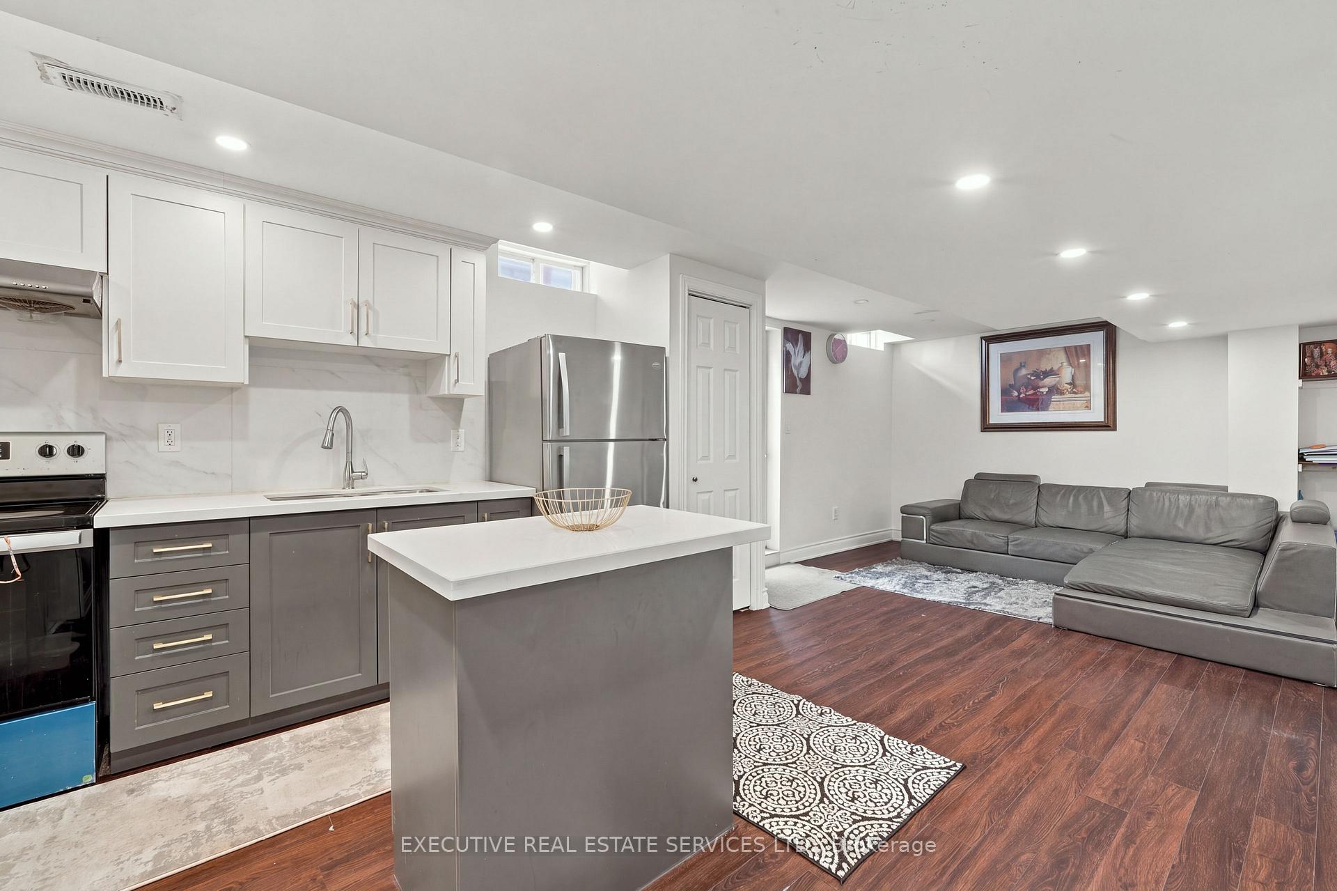 Photo 41 of 184 Queen Mary Drive, Brampton, Fletcher's Meadow — HOMEH