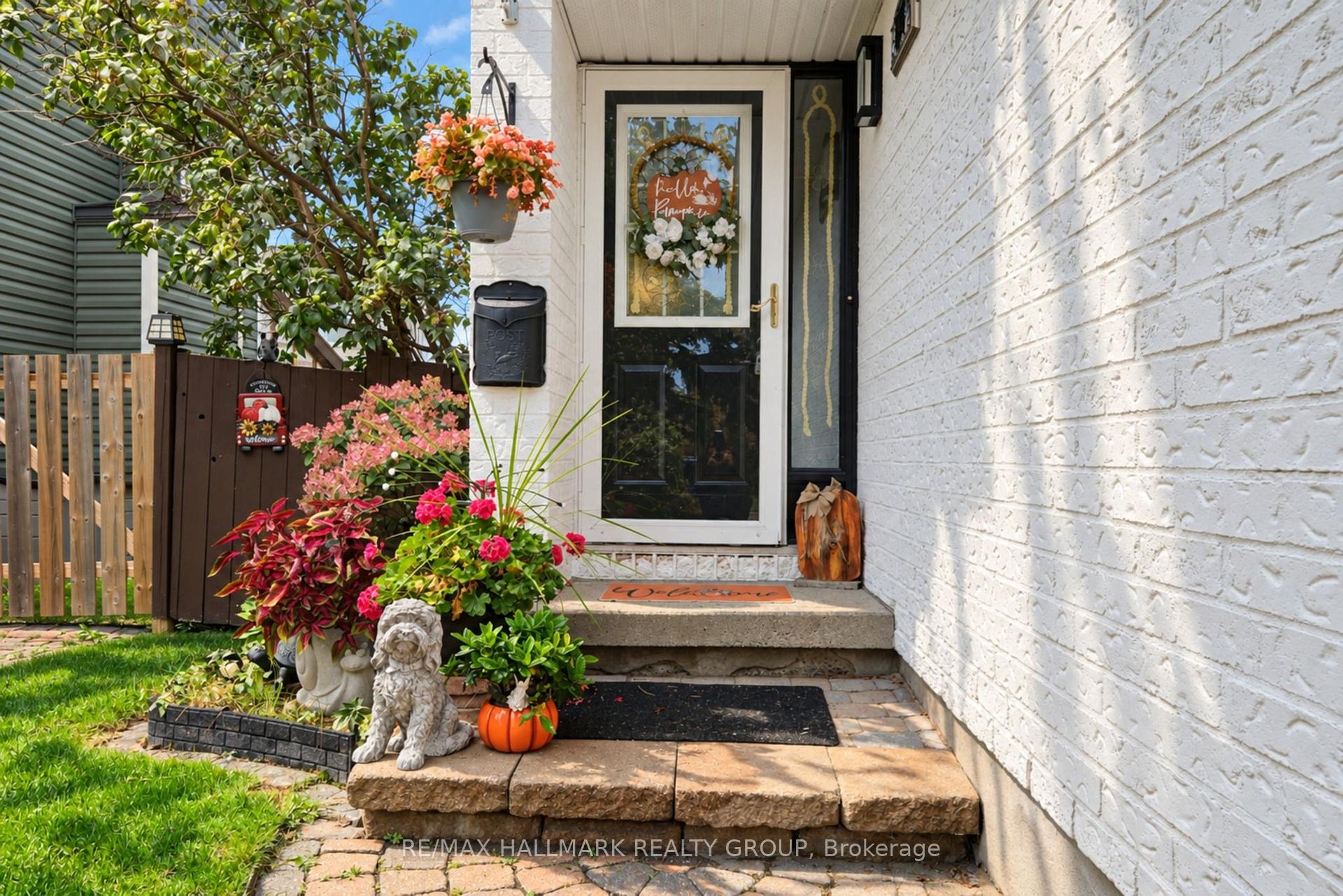 Photo 3 of 295 Kennedy Lane E, Ottawa, Bilberry Creek/Queenswood Heights — HOMEH