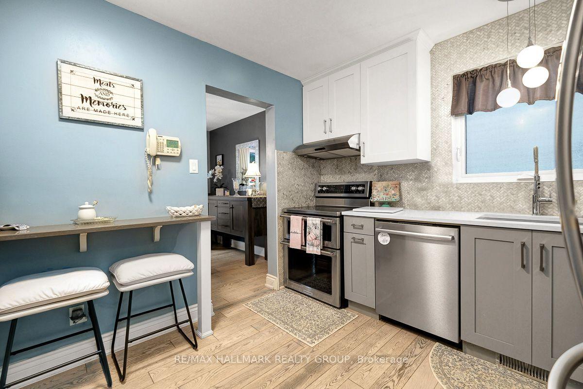 Photo 8 of 295 Kennedy Lane E, Ottawa, Bilberry Creek/Queenswood Heights — HOMEH