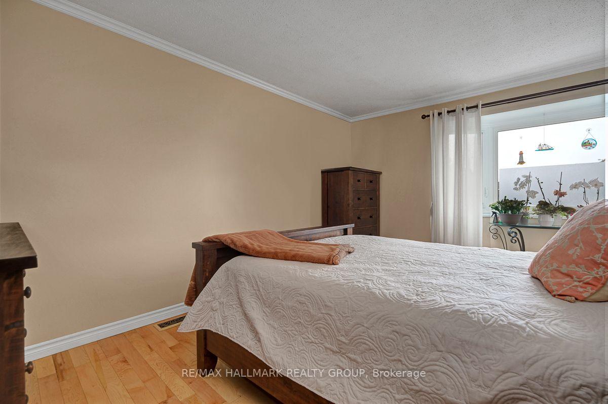 Photo 23 of 295 Kennedy Lane E, Ottawa, Bilberry Creek/Queenswood Heights — HOMEH