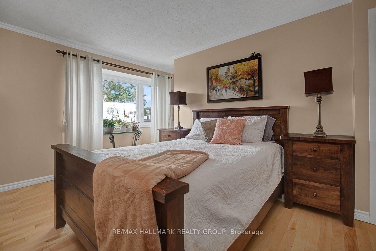 Photo 24 of 295 Kennedy Lane E, Ottawa, Bilberry Creek/Queenswood Heights — HOMEH