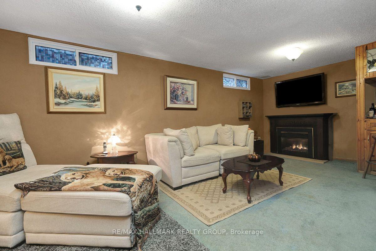Photo 31 of 295 Kennedy Lane E, Ottawa, Bilberry Creek/Queenswood Heights — HOMEH