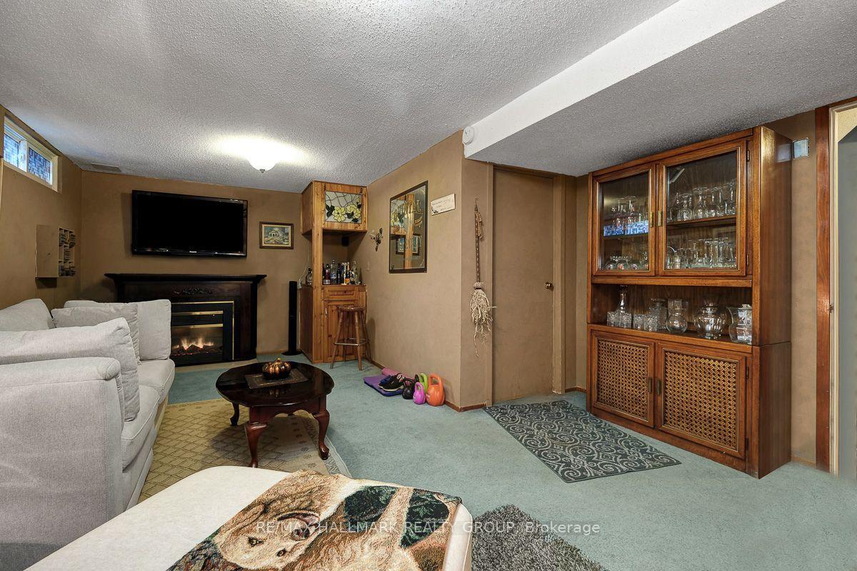Photo 33 of 295 Kennedy Lane E, Ottawa, Bilberry Creek/Queenswood Heights — HOMEH