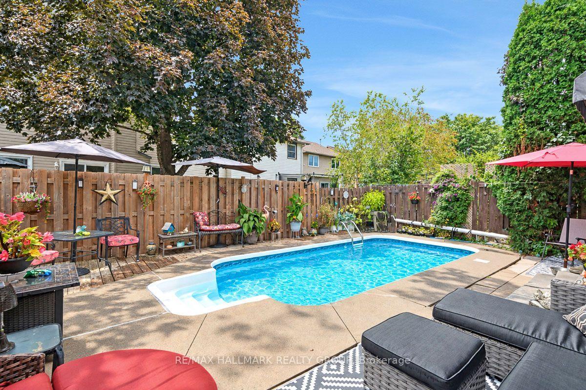 Photo 37 of 295 Kennedy Lane E, Ottawa, Bilberry Creek/Queenswood Heights — HOMEH