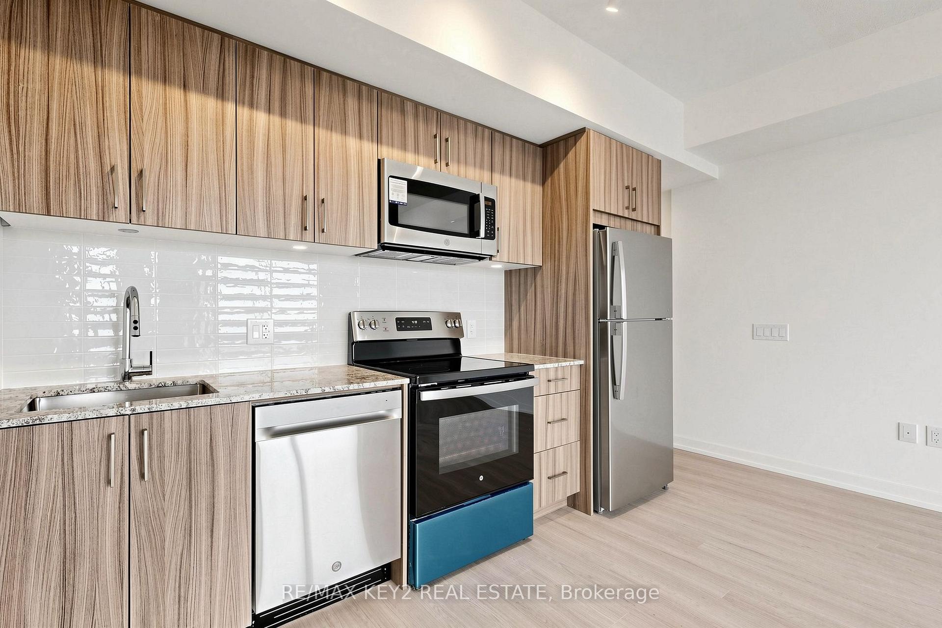 Photo 6 of Unit 2004, 4010 Eglinton Avenue W, Etobicoke, Humber Heights — HOMEH