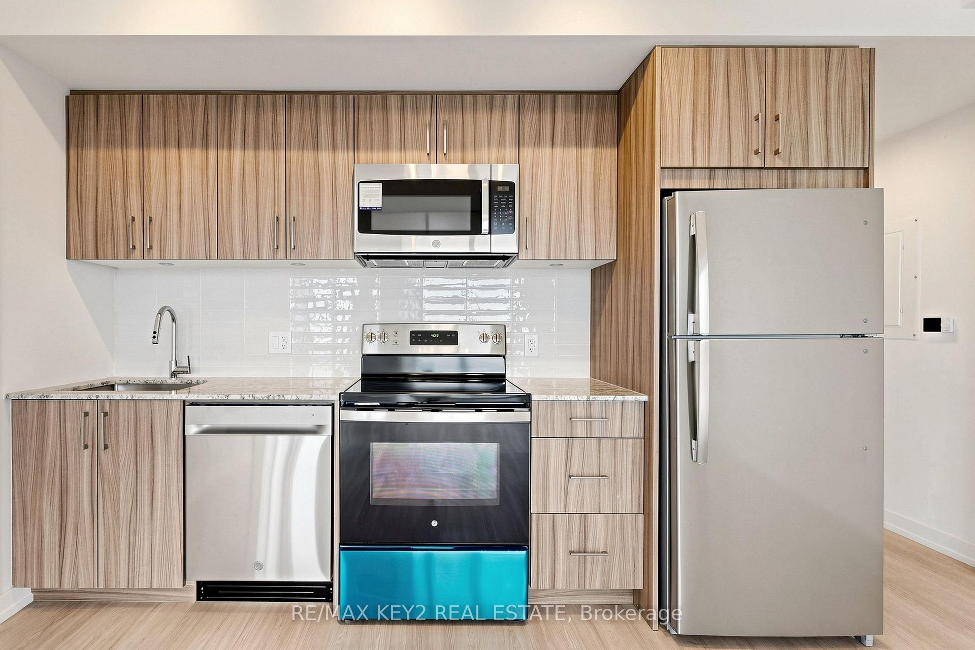 Photo 7 of Unit 2004, 4010 Eglinton Avenue W, Etobicoke, Humber Heights — HOMEH