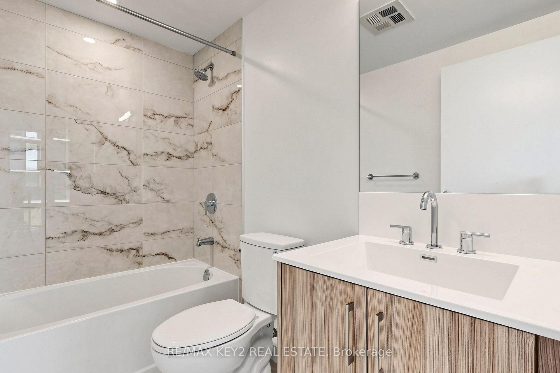 Photo 12 of Unit 2004, 4010 Eglinton Avenue W, Etobicoke, Humber Heights — HOMEH