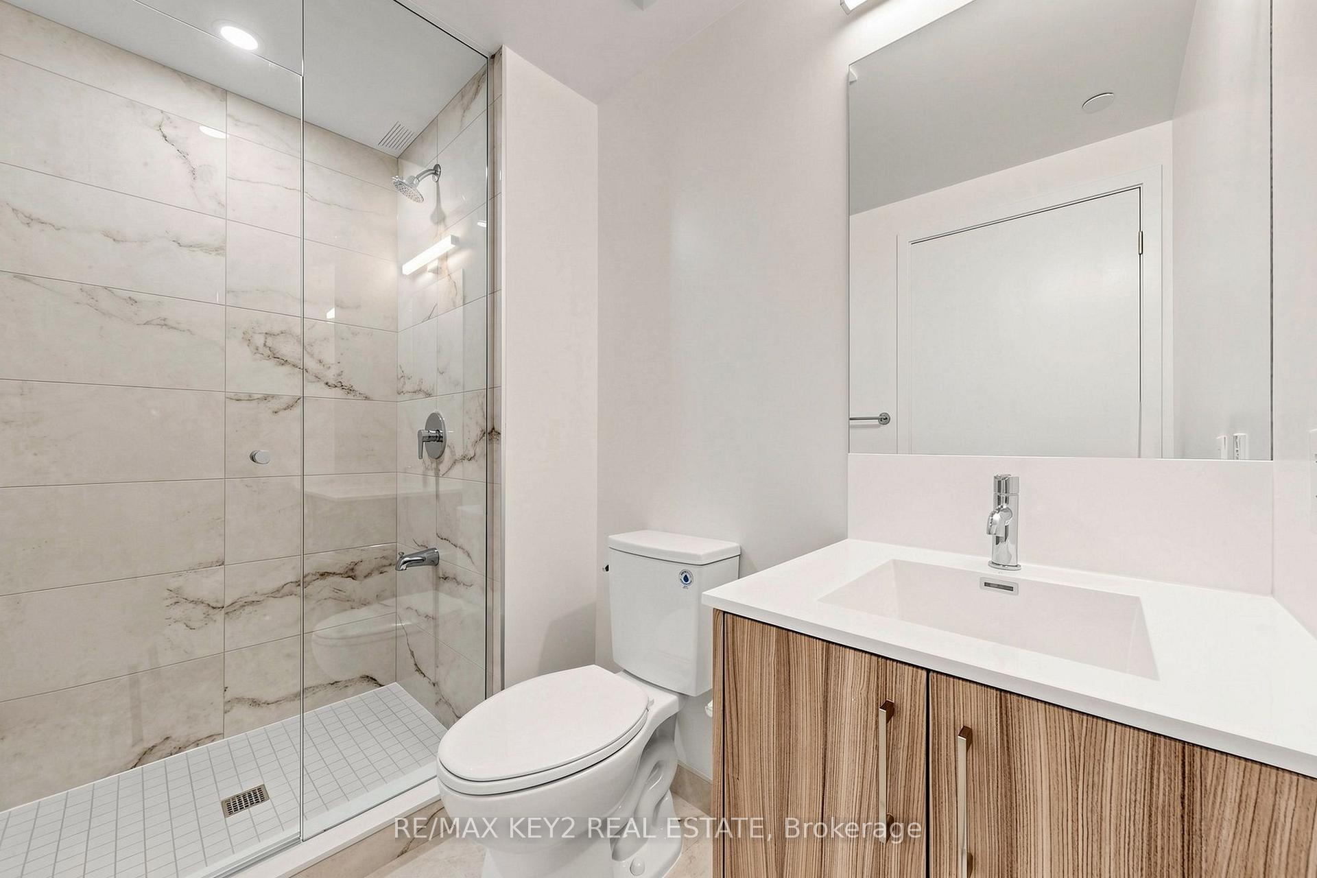 Photo 17 of Unit 2004, 4010 Eglinton Avenue W, Etobicoke, Humber Heights — HOMEH