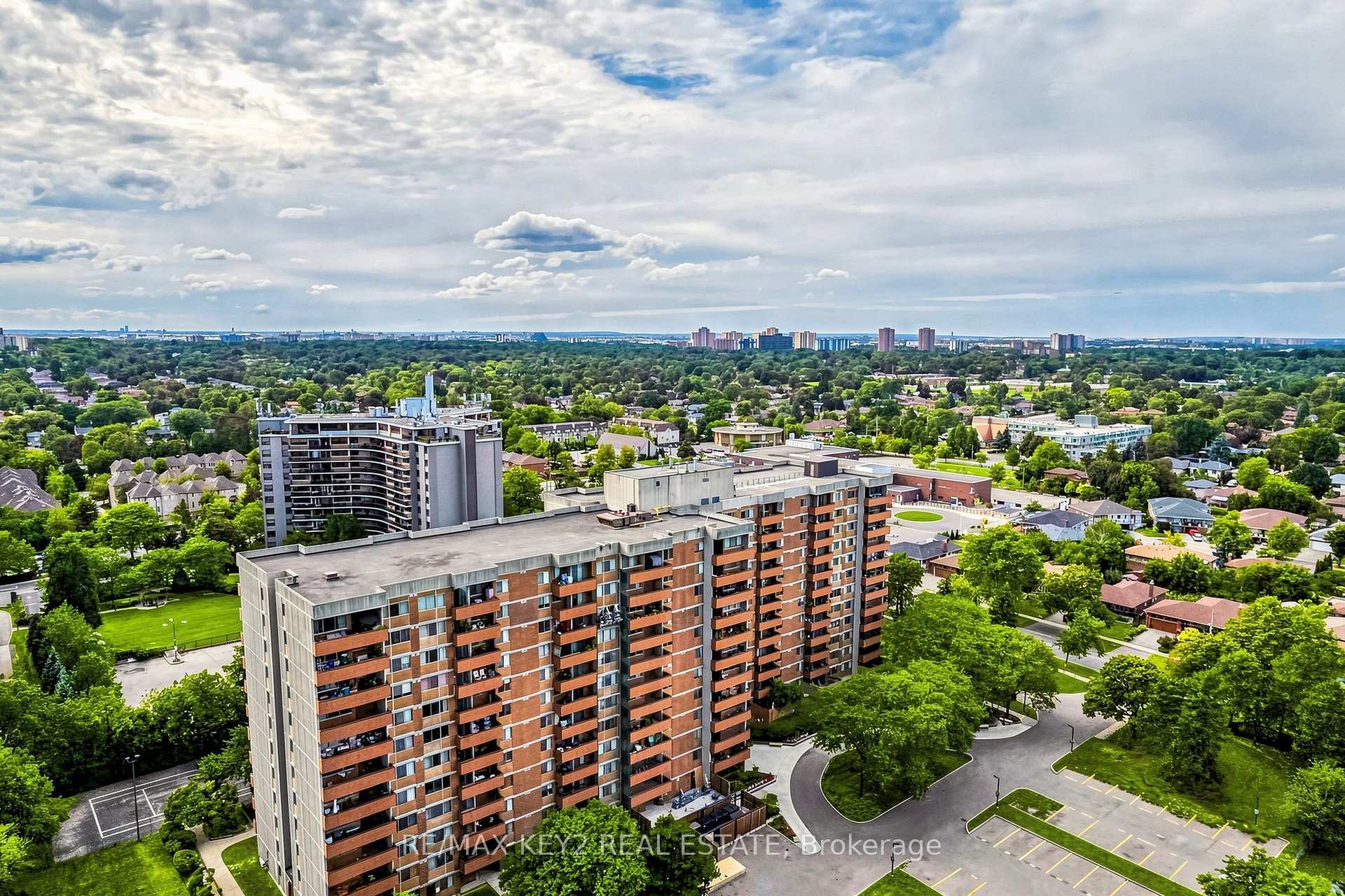 Photo 23 of Unit 2004, 4010 Eglinton Avenue W, Etobicoke, Humber Heights — HOMEH