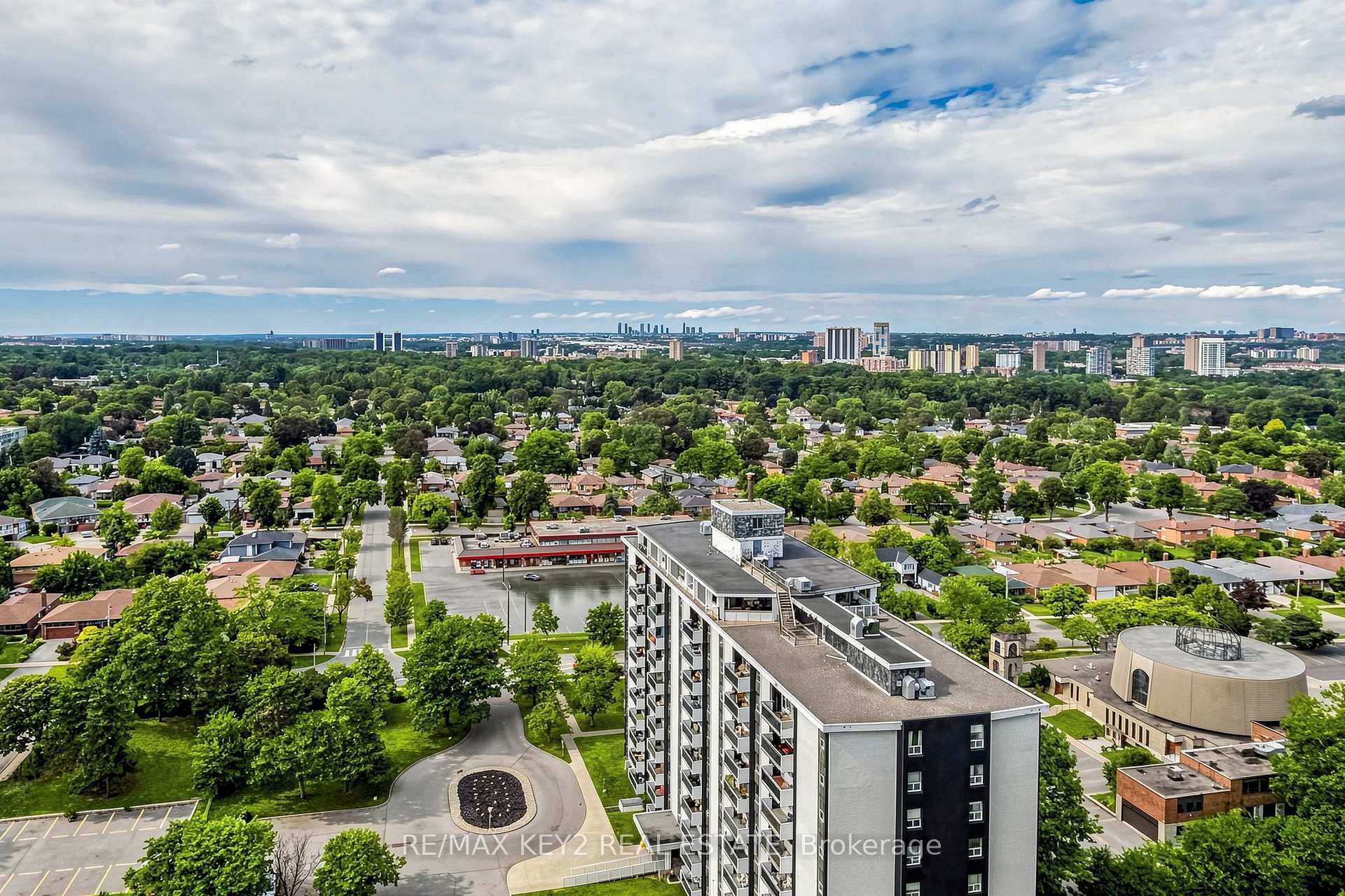 Photo 24 of Unit 2004, 4010 Eglinton Avenue W, Etobicoke, Humber Heights — HOMEH