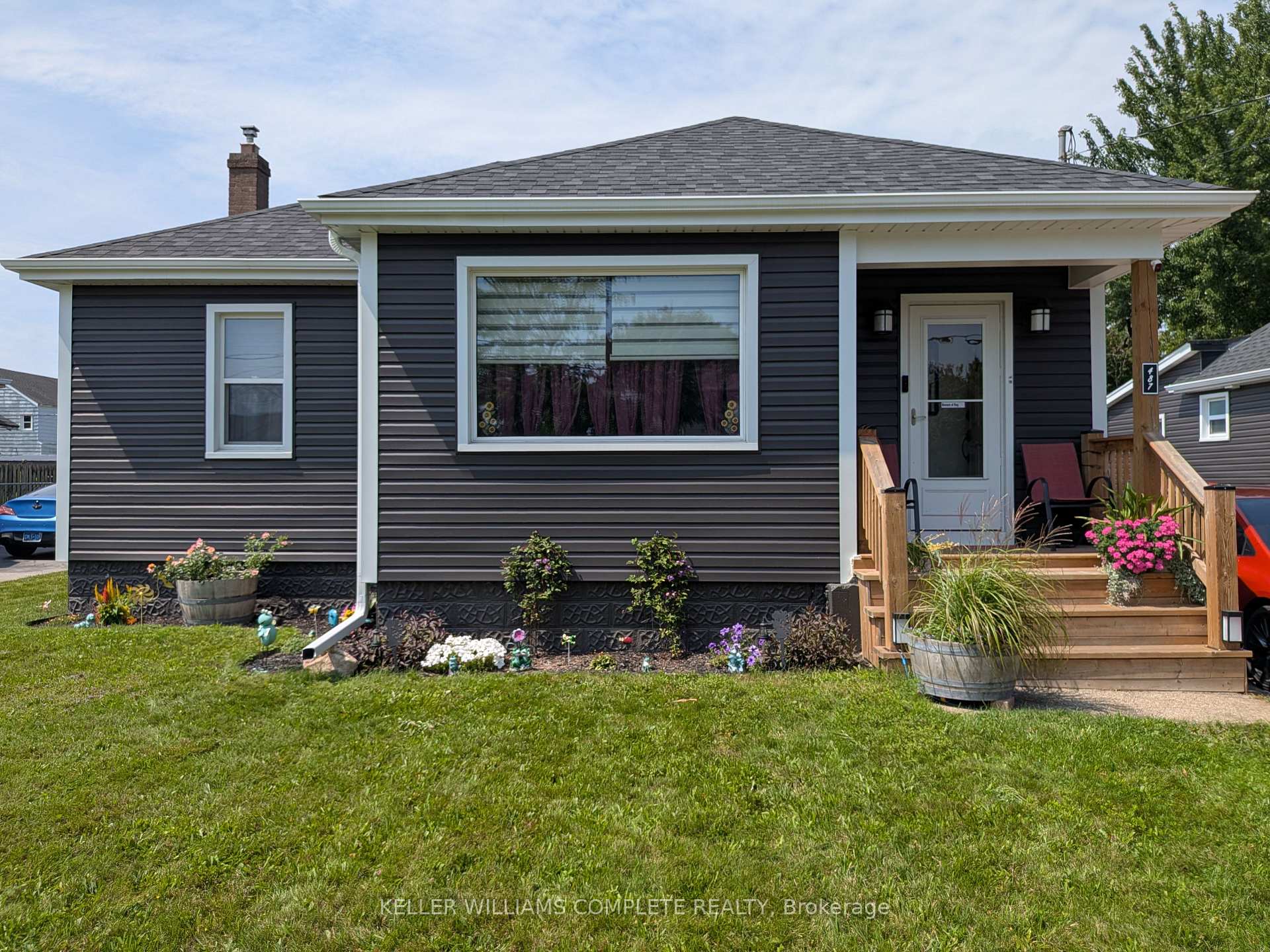 Photo of 487 Scholfield Street N