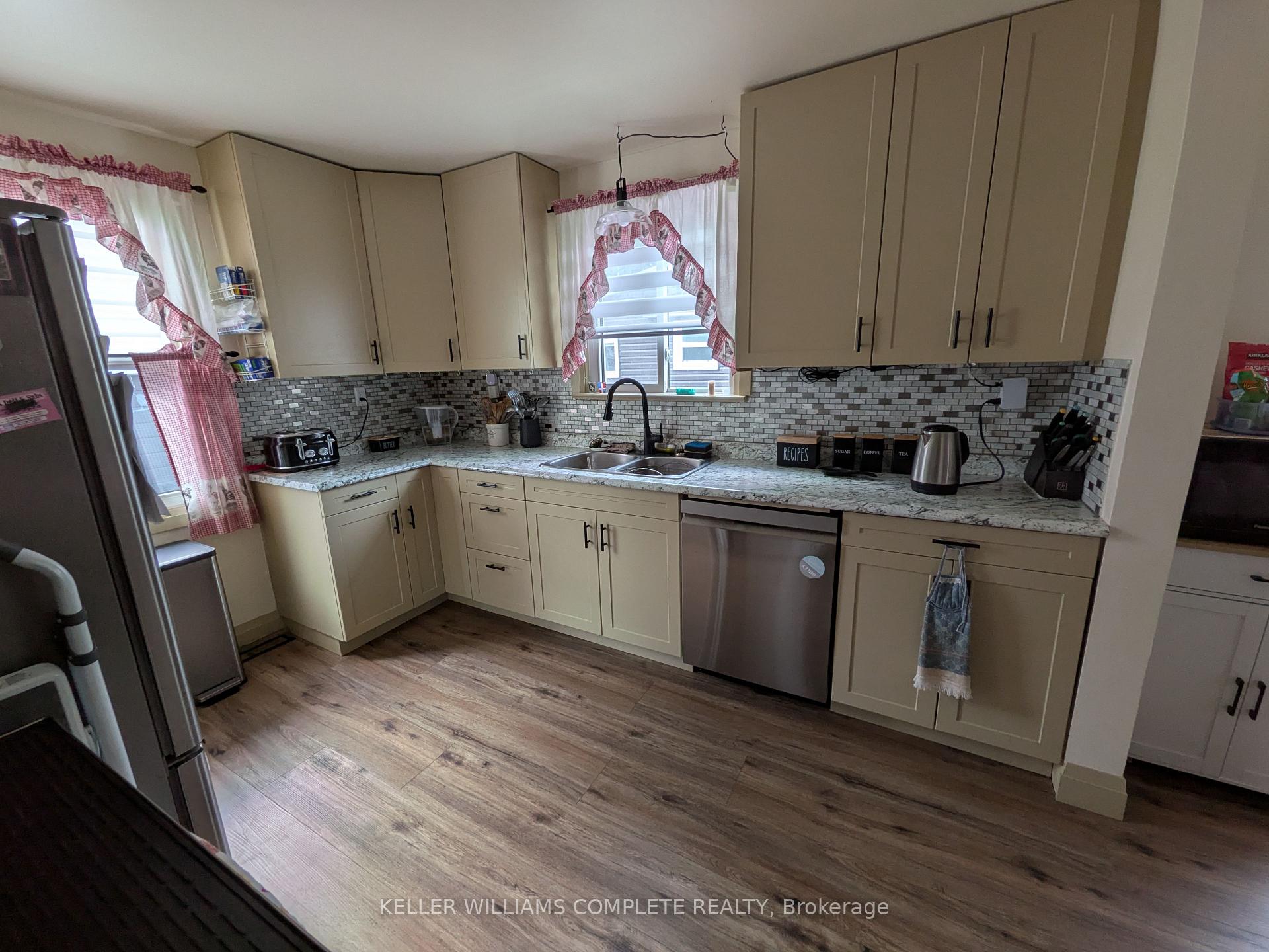 Photo 7 of 487 Scholfield Street N, Welland, Welland Downtown — HOMEH