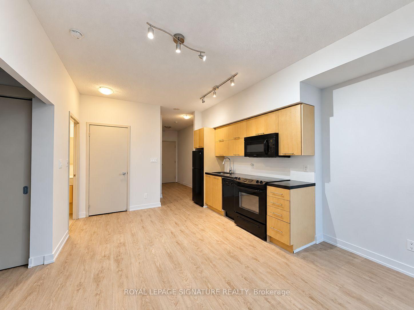 Photo 3 of Unit 1809, 126 Simcoe Street, Toronto, Waterfront Communities — HOMEH