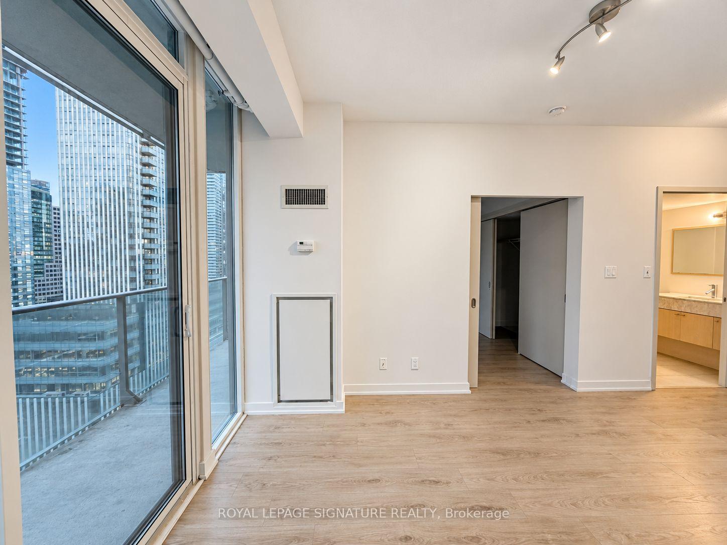 Photo 6 of Unit 1809, 126 Simcoe Street, Toronto, Waterfront Communities — HOMEH