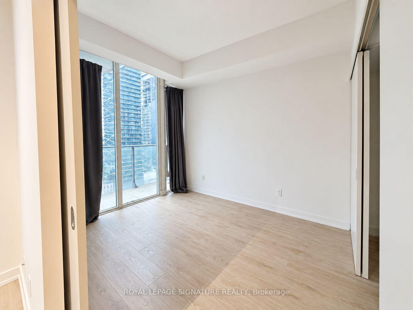 Photo 10 of Unit 1809, 126 Simcoe Street, Toronto, Waterfront Communities — HOMEH