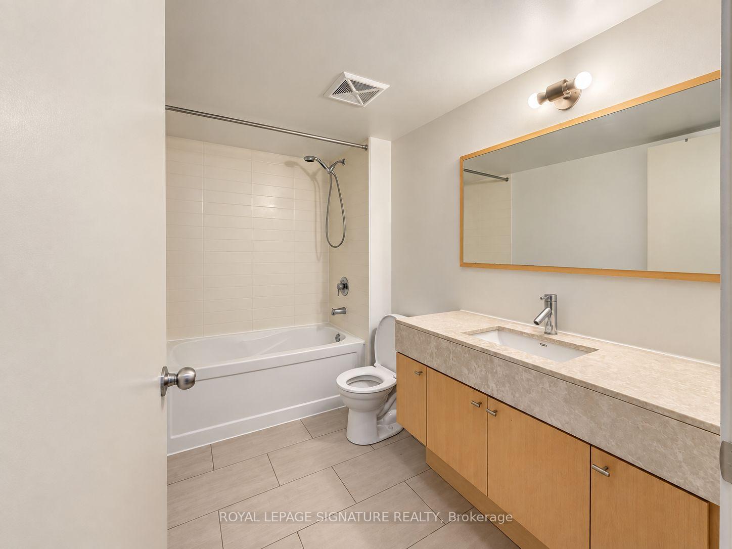 Photo 12 of Unit 1809, 126 Simcoe Street, Toronto, Waterfront Communities — HOMEH