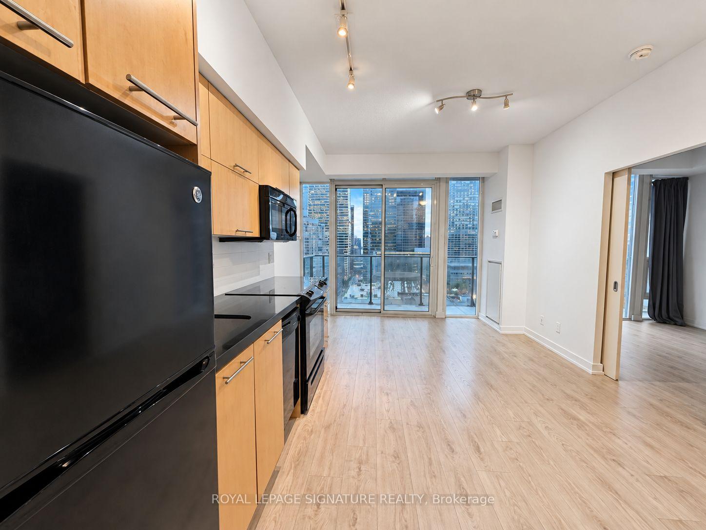 Photo 4 of Unit 1809, 126 Simcoe Street, Toronto, Waterfront Communities — HOMEH