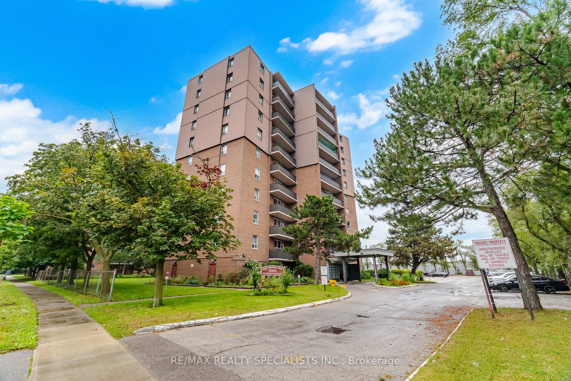 Front of Unit 403, 3065 Queen Frederica Drive