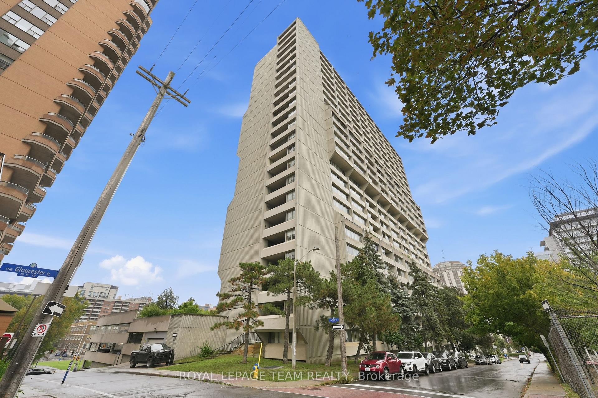 Front of Unit 801, 530 Laurier Avenue W