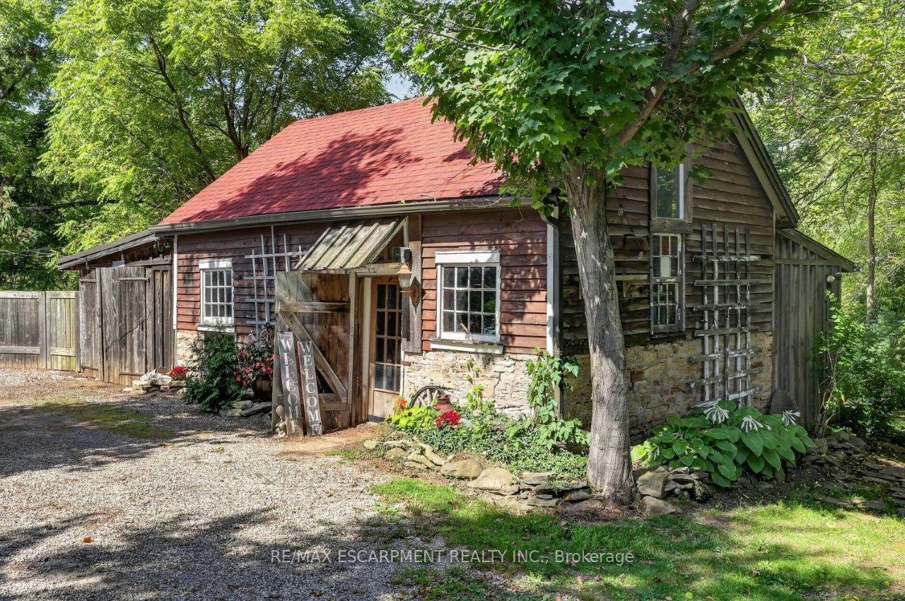 Photo 24 of 102 Ridge Road W, Grimsby, Grimsby Escarpment — HOMEH