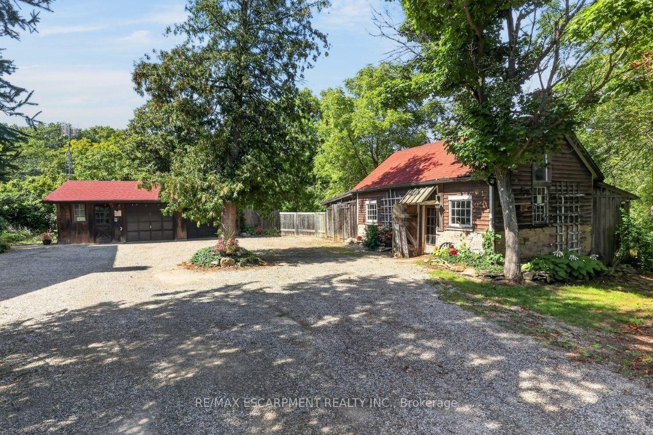 Photo 27 of 102 Ridge Road W, Grimsby, Grimsby Escarpment — HOMEH