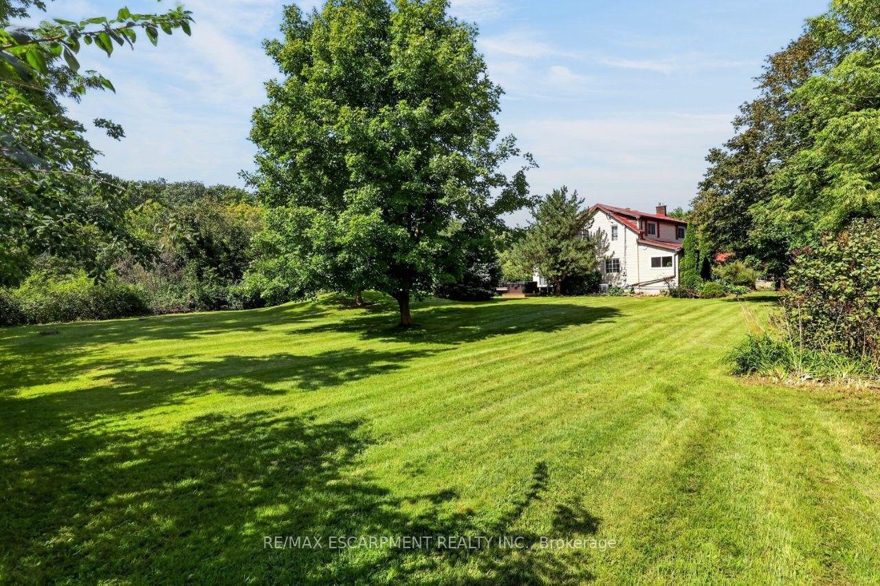 Photo 30 of 102 Ridge Road W, Grimsby, Grimsby Escarpment — HOMEH