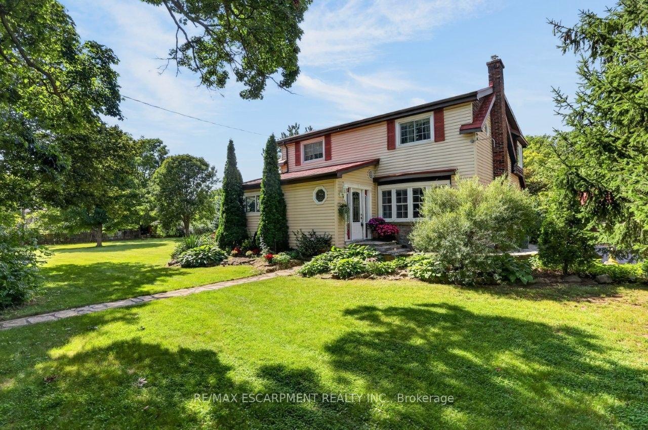Photo 31 of 102 Ridge Road W, Grimsby, Grimsby Escarpment — HOMEH