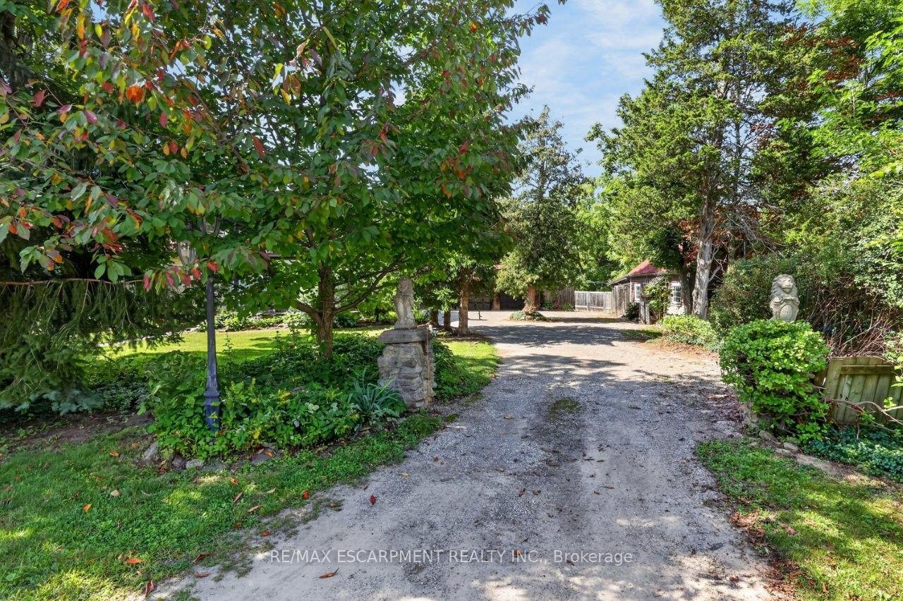 Photo 32 of 102 Ridge Road W, Grimsby, Grimsby Escarpment — HOMEH