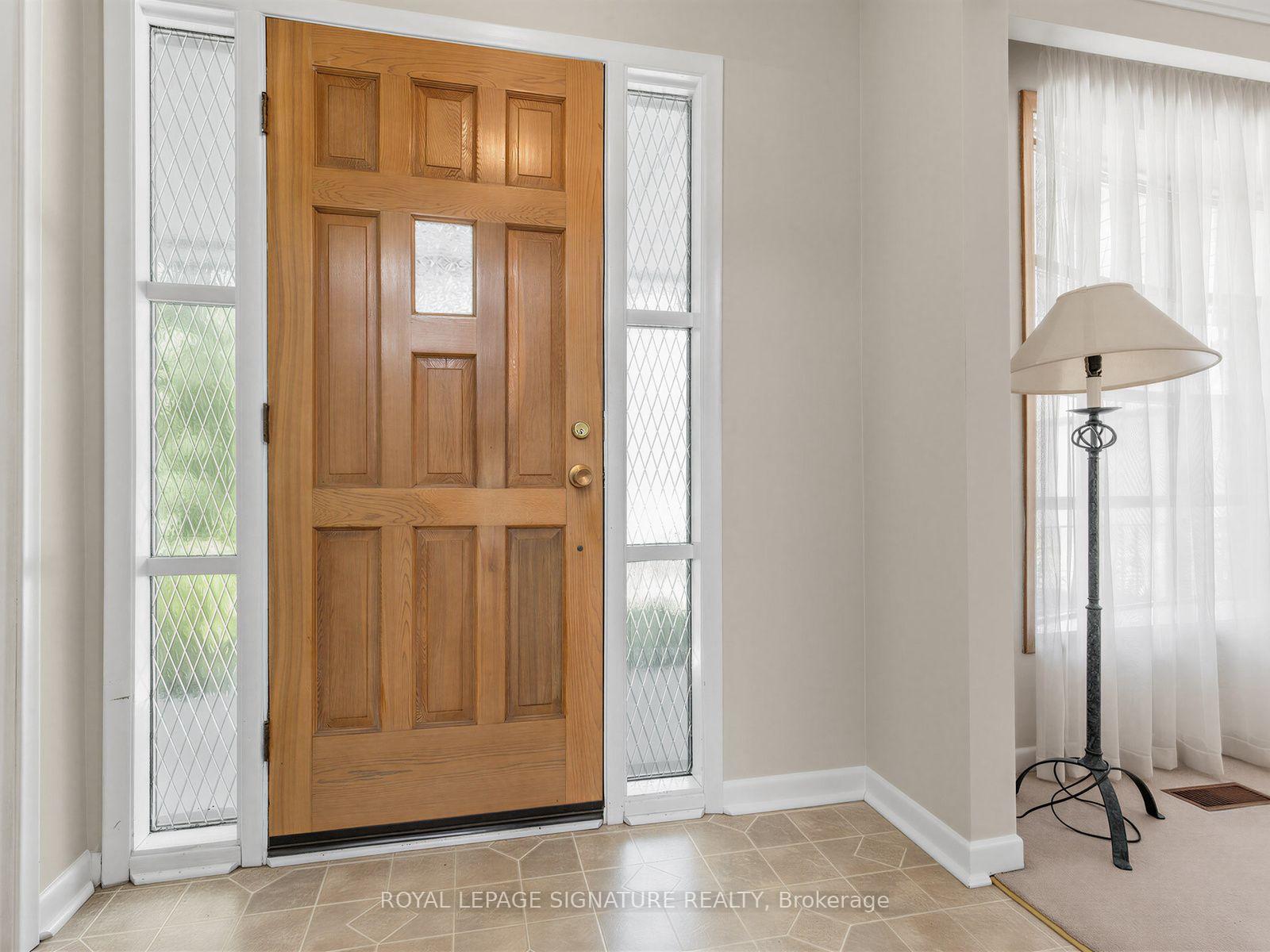 Photo 3 of 162 Bathgate Drive, Scarborough, Centennial Scarborough — HOMEH