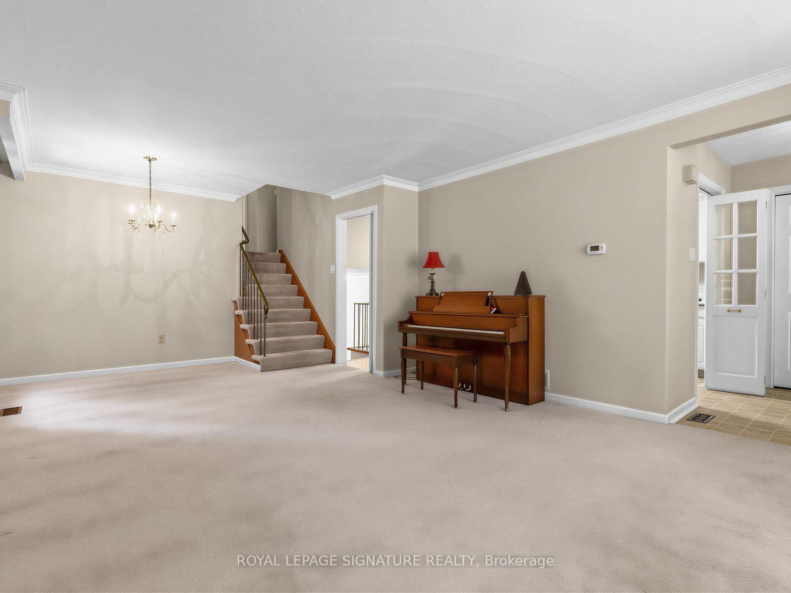 Photo 4 of 162 Bathgate Drive, Scarborough, Centennial Scarborough — HOMEH