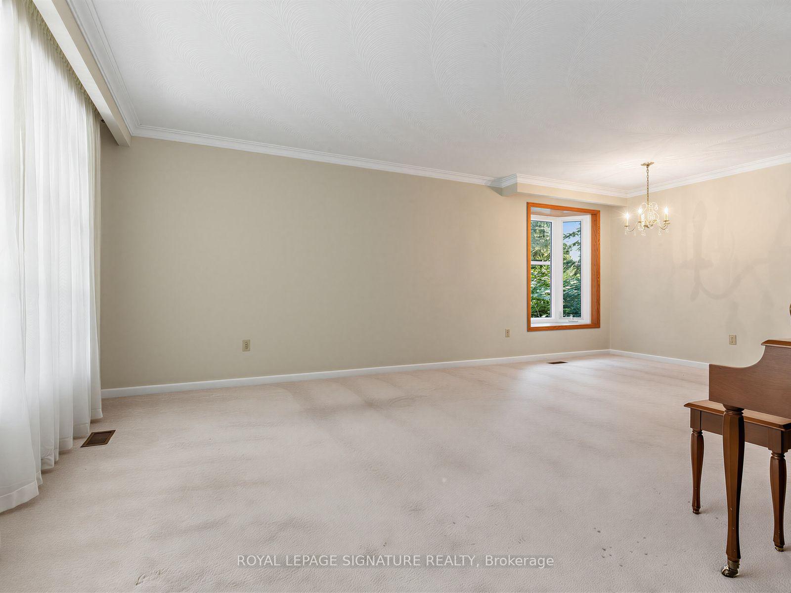 Photo 8 of 162 Bathgate Drive, Scarborough, Centennial Scarborough — HOMEH