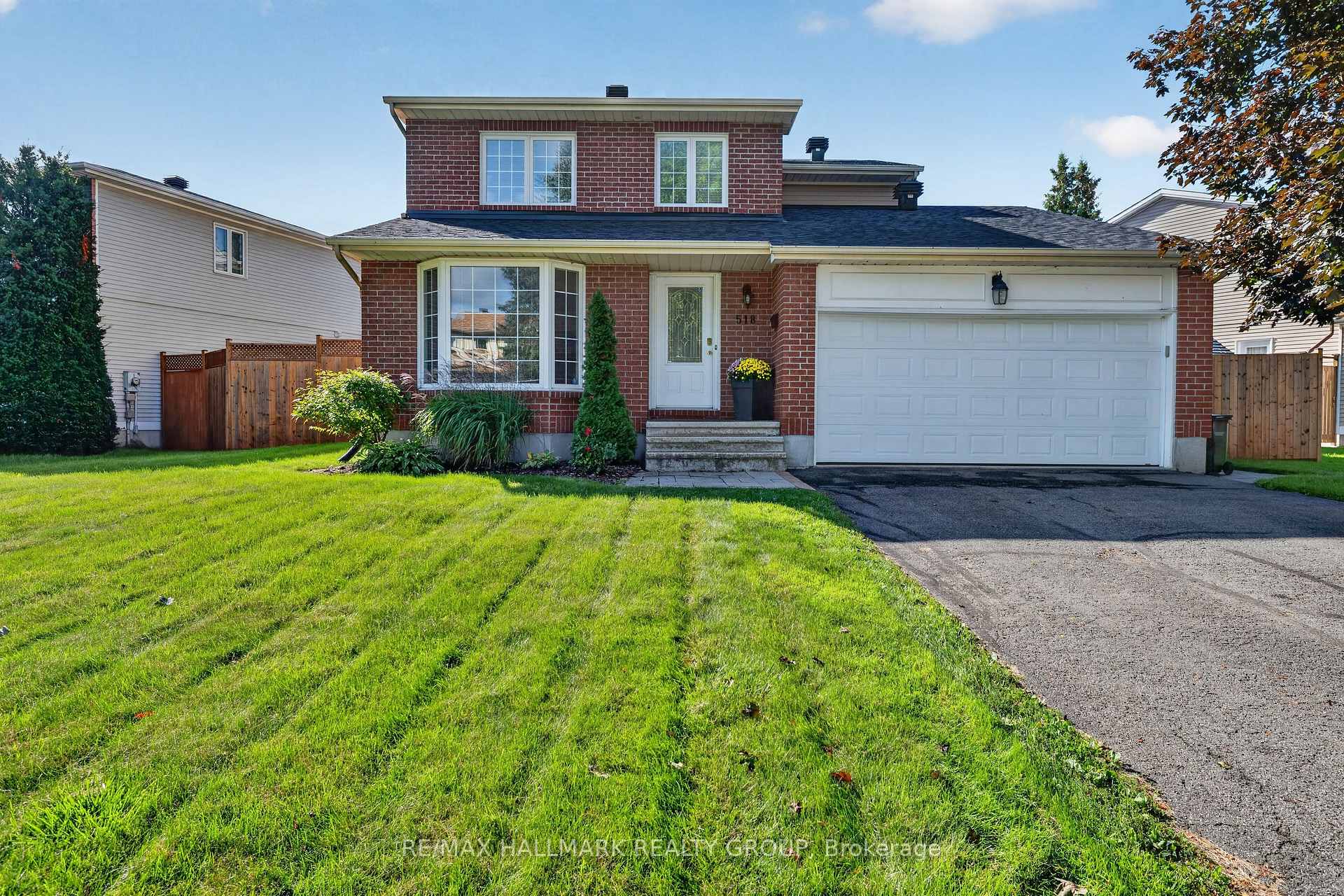 Front of 518 Des Conifers Crescent