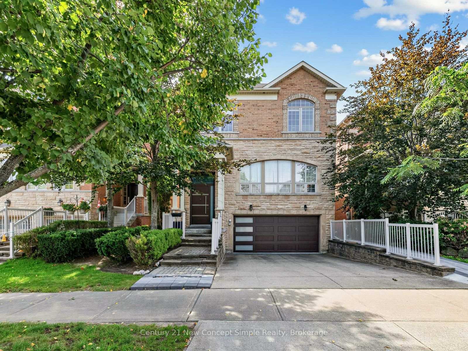 Photo 2 of 161 Townsgate Drive, Vaughan, Crestwood-Springfarm-Yorkhill — HOMEH
