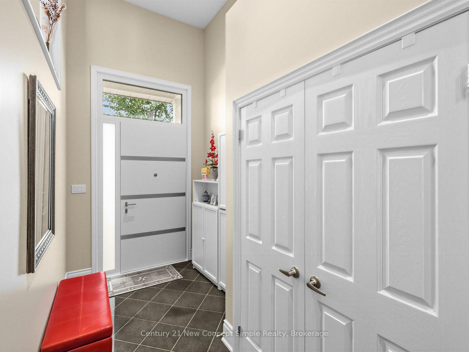 Photo 4 of 161 Townsgate Drive, Vaughan, Crestwood-Springfarm-Yorkhill — HOMEH