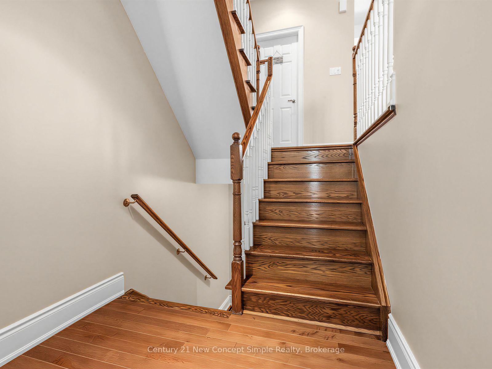 Photo 5 of 161 Townsgate Drive, Vaughan, Crestwood-Springfarm-Yorkhill — HOMEH