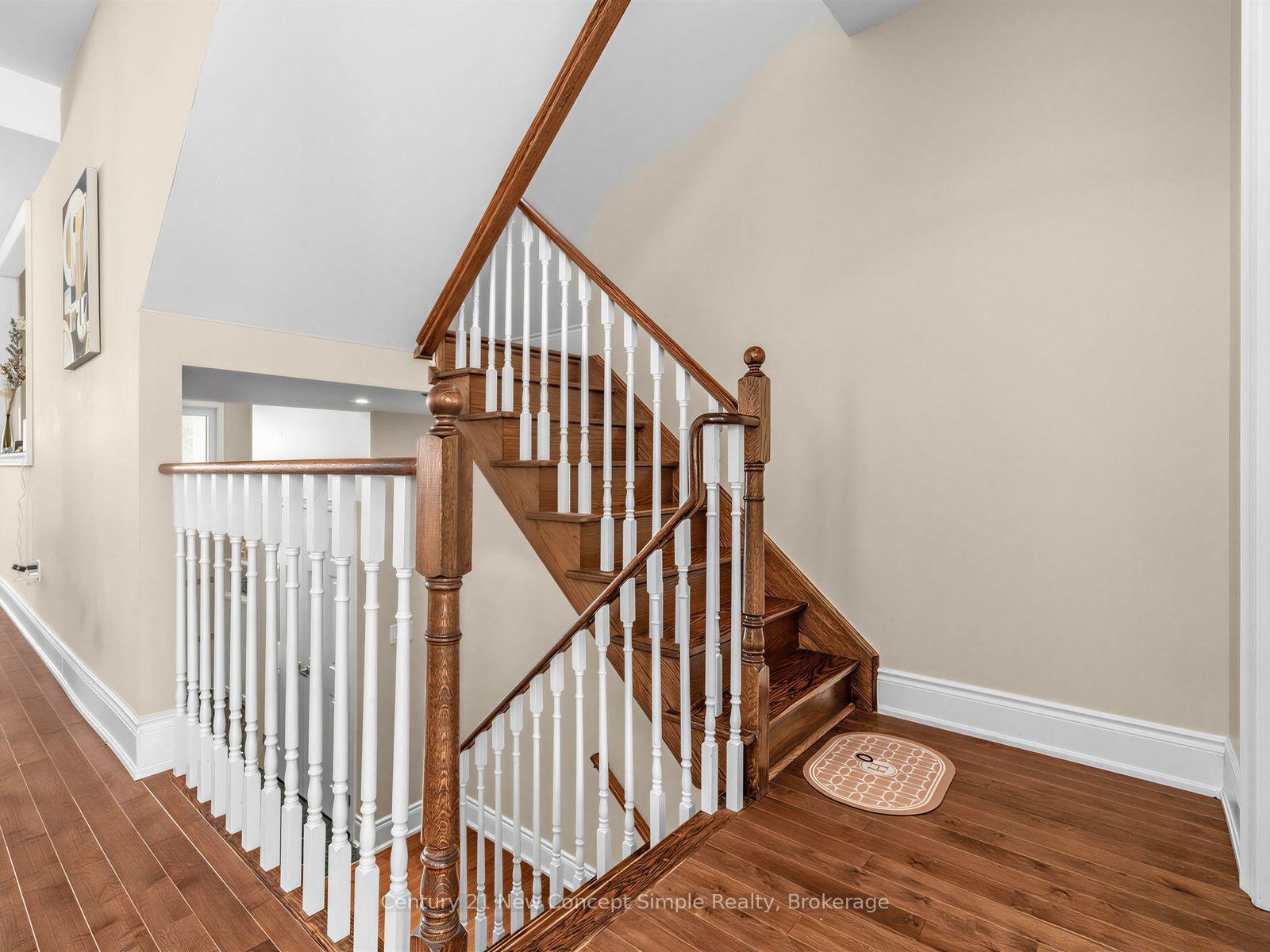 Photo 6 of 161 Townsgate Drive, Vaughan, Crestwood-Springfarm-Yorkhill — HOMEH